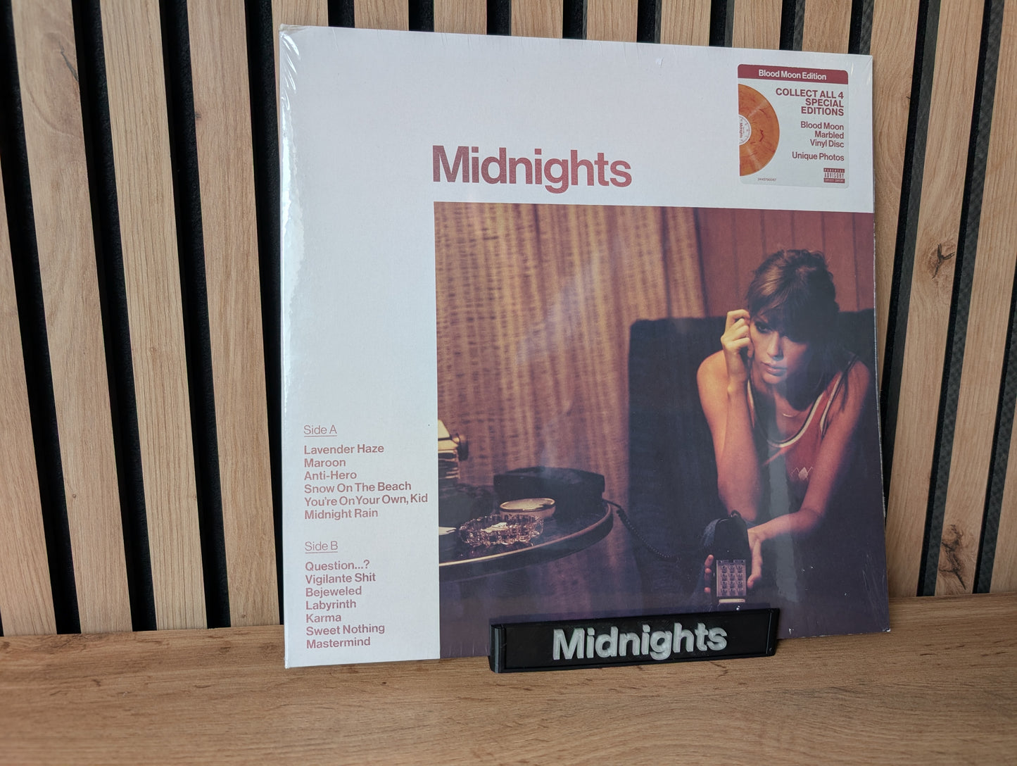 🌙 Taylor Swift "Midnights" Wand-Vinylhalter – Eleganz trifft Fanliebe 🌙