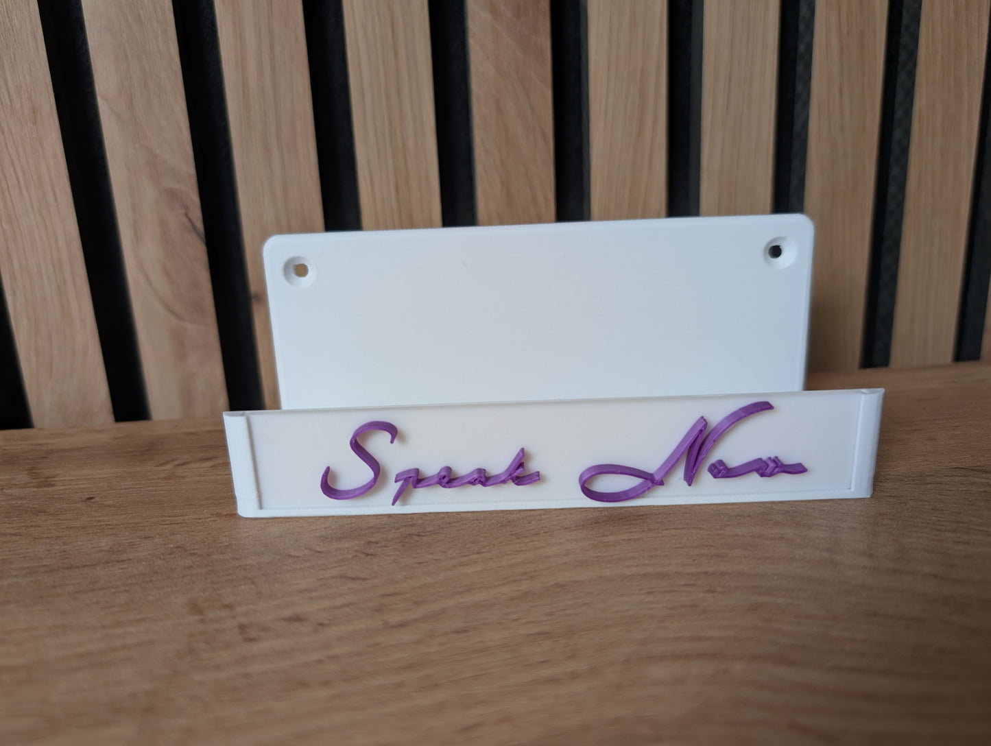 Speak Now Display-Schild in Weiß und Violett