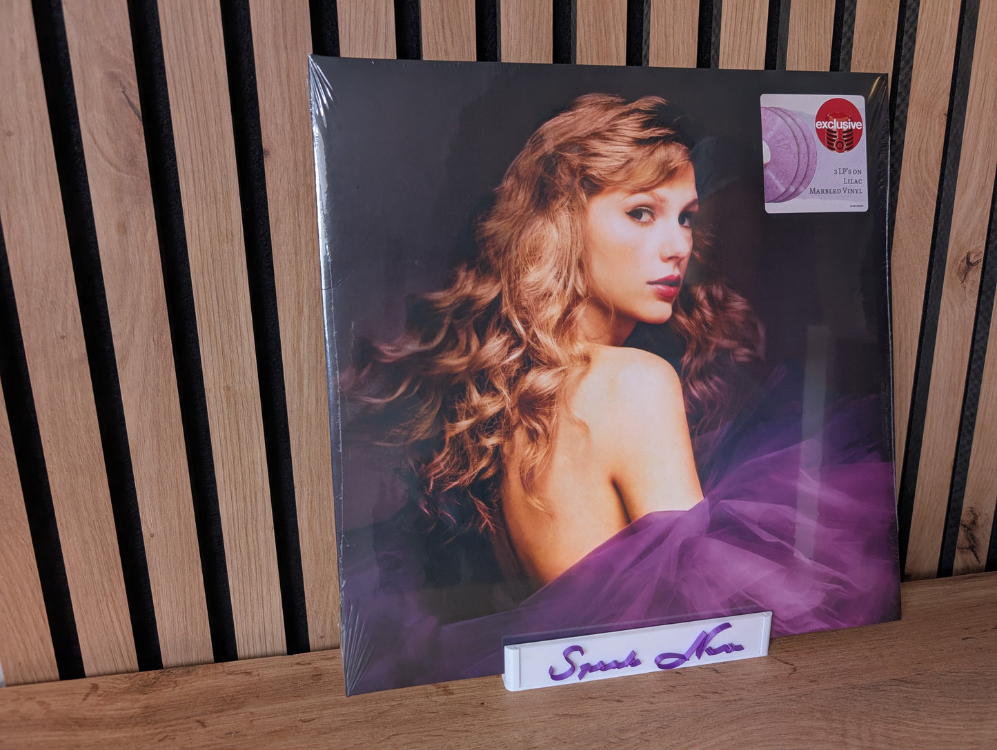 Speak Now Display-Schild in Weiß und Violett